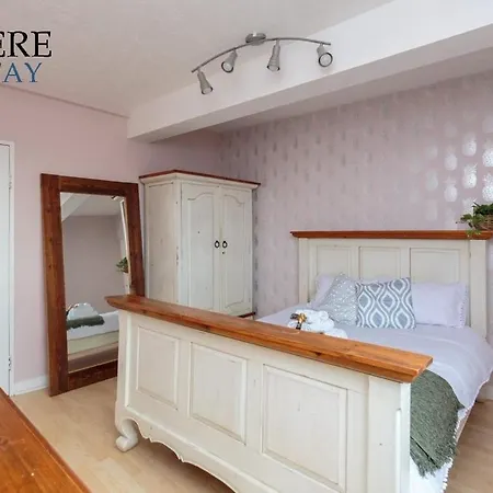 Stylish 3 Bedroom Apartment, Edimburgo Esterno foto