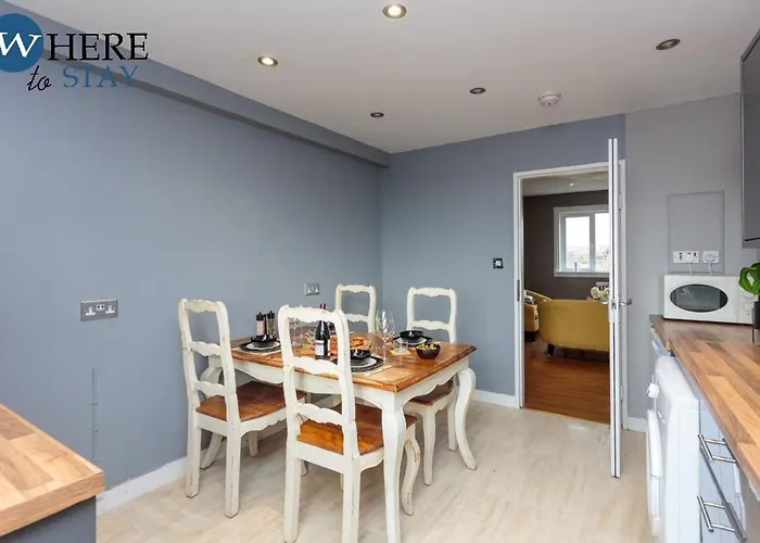 Stylish 3 Bedroom Apartment, Edinburgh